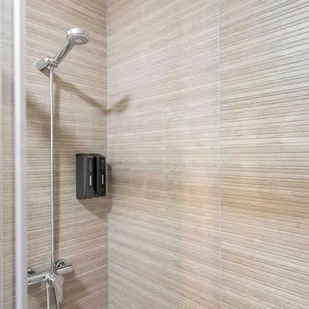 Fresh & Stylish Apartment With Parking By Rems Malaga Exterior photo