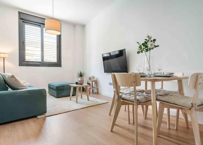 Fresh & Stylish Apartment With Parking By Rems