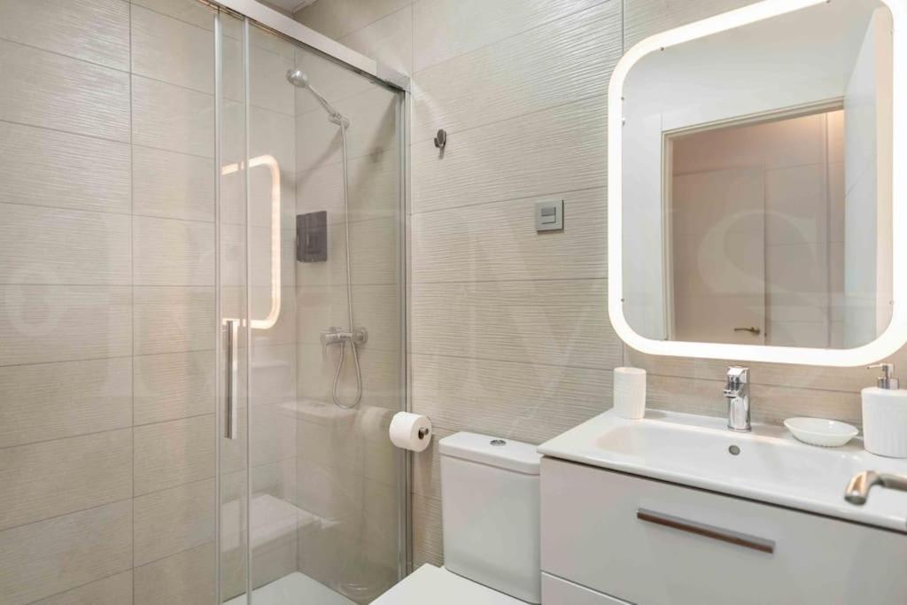 Fresh & Stylish With Parking By Rems Apartament