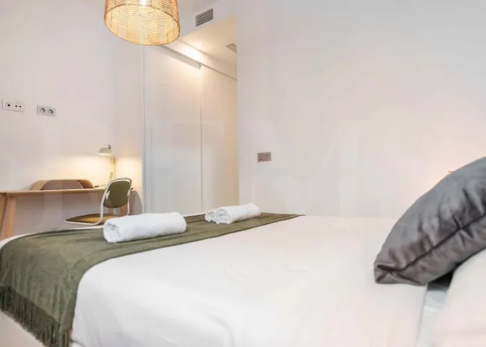 Fresh & Stylish Apartment With Parking By Rems